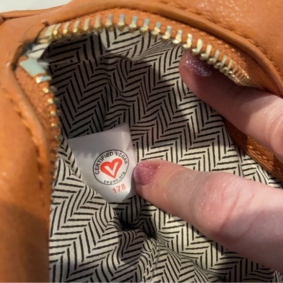 Urban Expressions Tan Crossbody or Hobo purse. Three zippers outside NWOT. - Picture 9 of 10